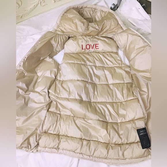Bernardo Love Tan Puffer Hooded Vest NWOT - Picture 5 of 11